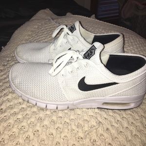 White Nike Janoskis